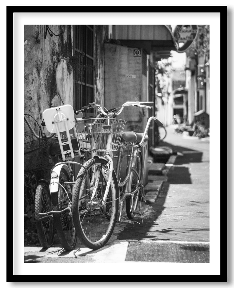 Vintage cycle in street